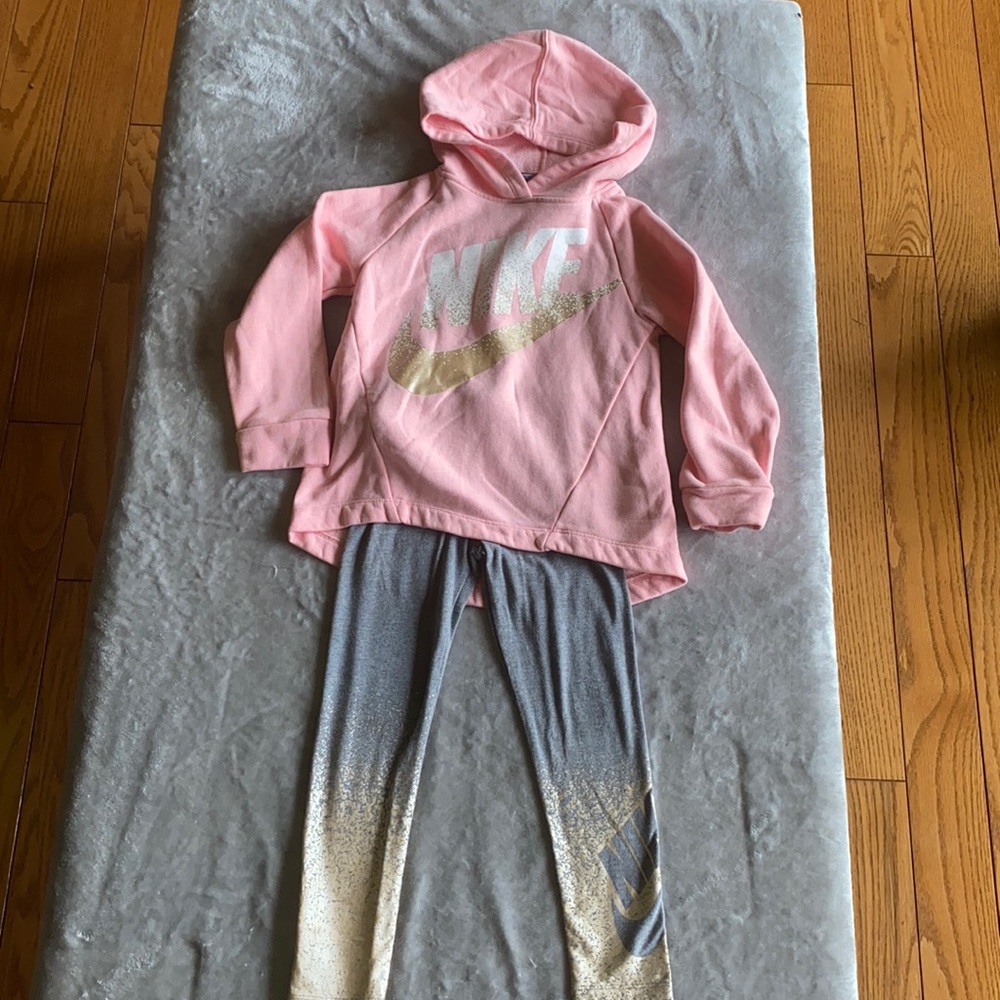 NIKE SWEATHSHIRT OUTFIT